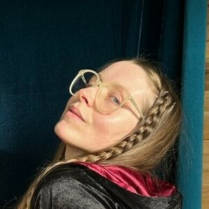 J Jessie Cave